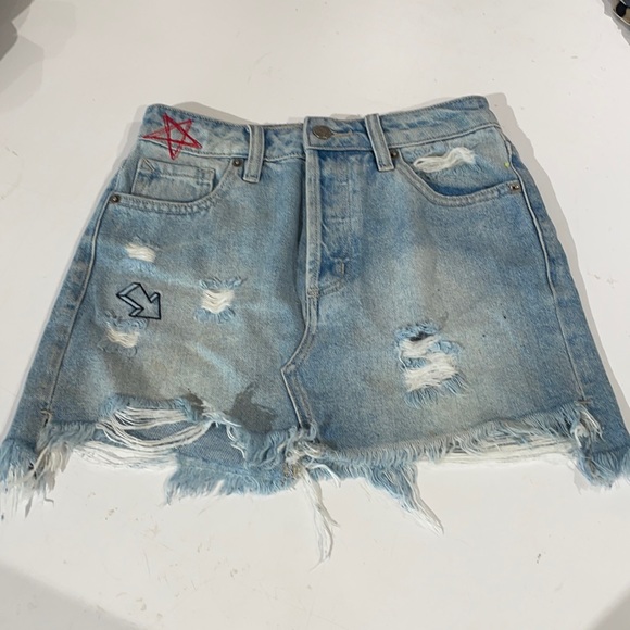 HIDDEN JEANS Patch “Look” Denim Skirt - Picture 3 of 6